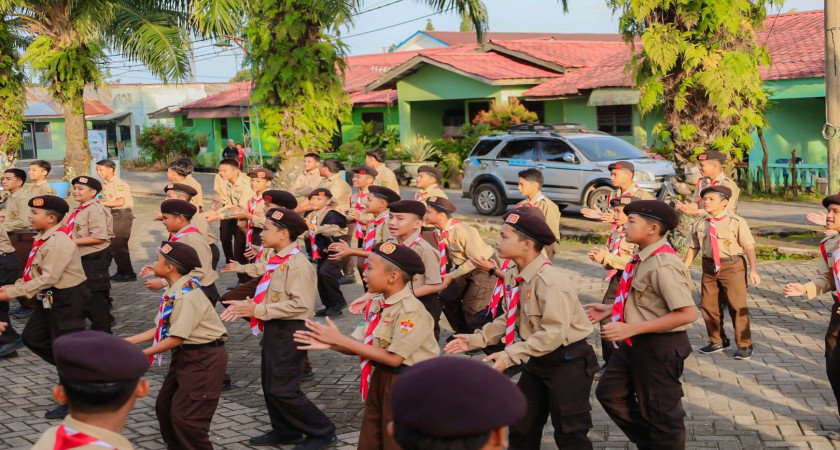 PONDOK BERANGKATKAN RATUSAN SANTRI MENGIKUTI PERKEMAHAN DI BUMPER SIBOLANGIT