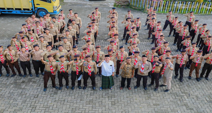 Pimpinan Melepas Peserta Perkemahan Gerakan Pramuka ke Sibolangit