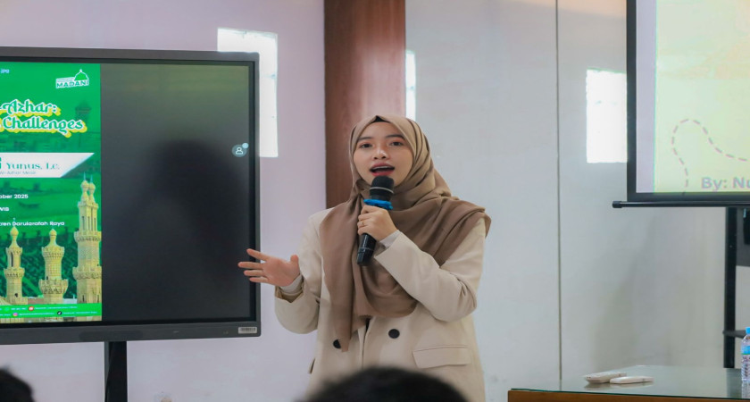 ALUMNI BERBAGI PENGALAMAN; SANTRI DAN DYAH IKUTI SEMINAR KULIAH KE TIMUR TENGAH