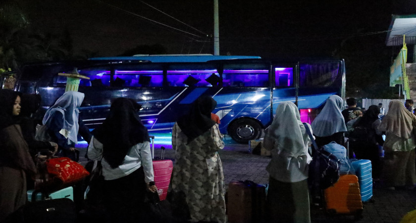 KEBERANGKATAN SANTRI DAN DYAH KONSULAT PROVINSI ACEH