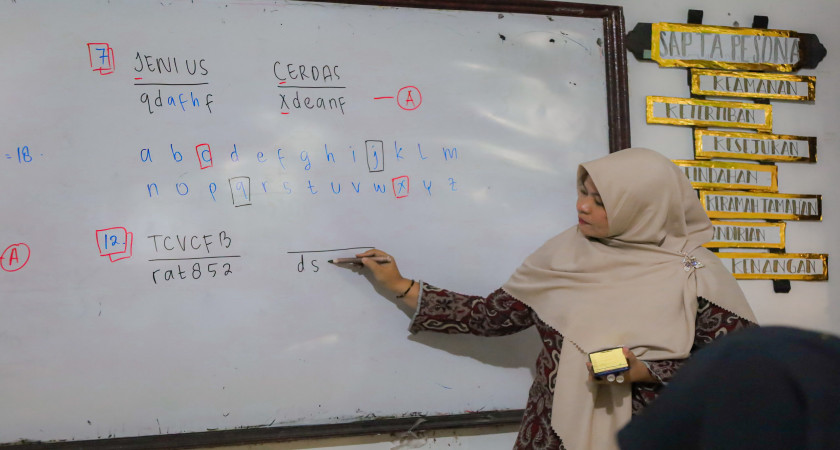 BIMBINGAN BELAJAR SANTRI DYAH AKHIR UNTUK PERSIAPAN KULIAH KE PERGURUAN TINGGI NEGERI