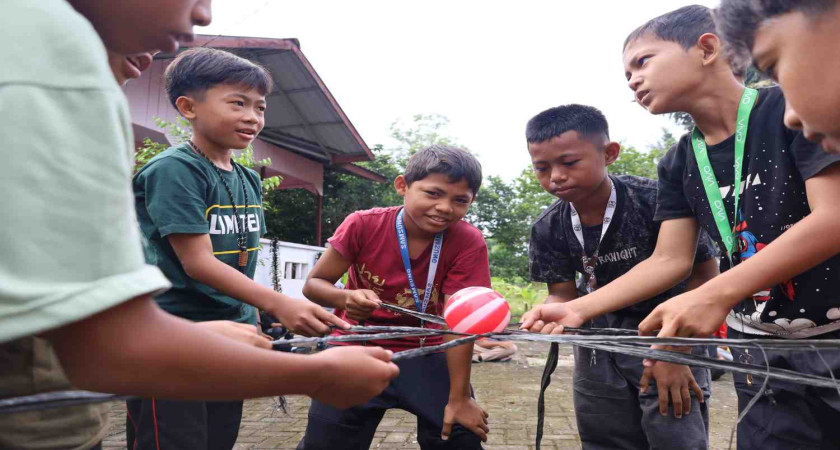 KESERUAN SANTRI DALAM ARENA LOMBA