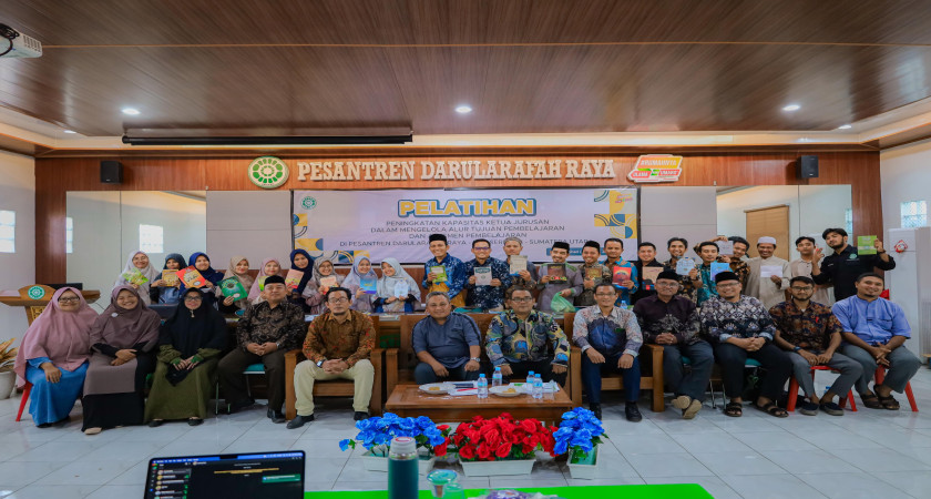 TINGKATKAN KUALITAS GURU, PONDOK GELAR PELATIHAN UNTUK SELURUH KETUA JURUSAN