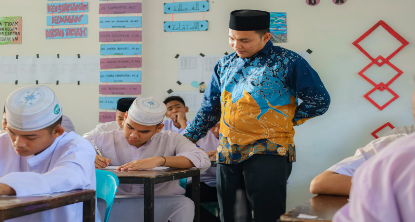 UJIAN TAHRIRI SEMESTER GANJIL NENGASAH KEILMUAN DAN KEJUJURAN