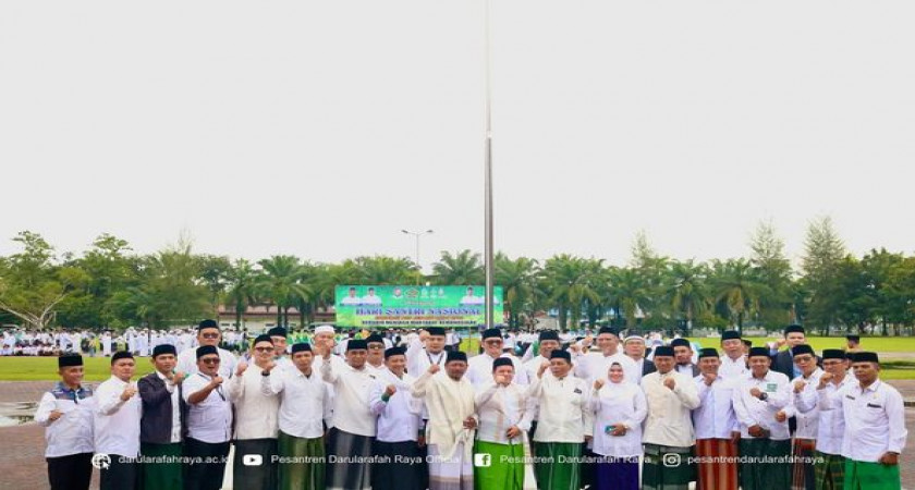 Pimpinan bersama Wakil Pimpinan, Asatidz serta santri PDAR menghadiri peringatan Hari Santri Nasional