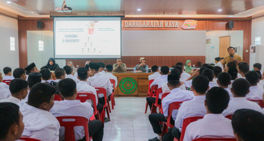 Kunjungi Darul Arafah, Alumni Motivasi Santri Kelas 5 Terkait Dunia Perkuliahan