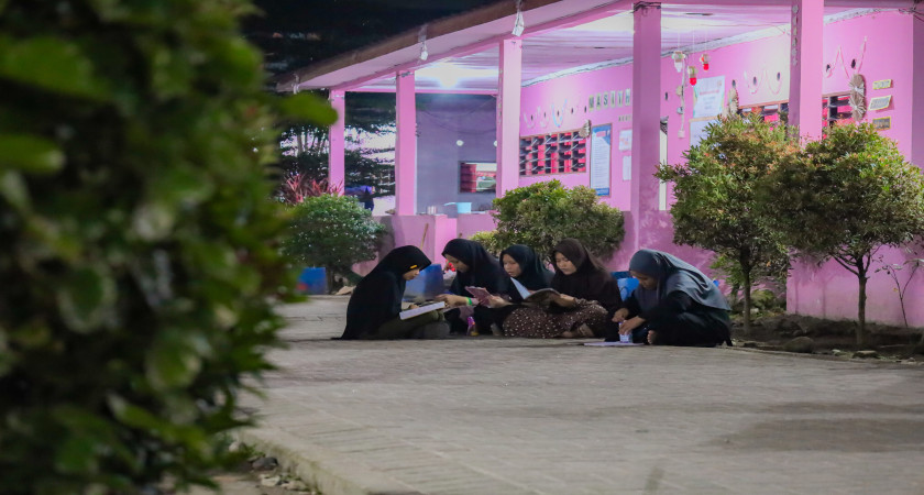 SUASANA BELAJAR HIASI MALAM DI BUMI PARA PEJUANG ILMU – DARUL ARAFAH