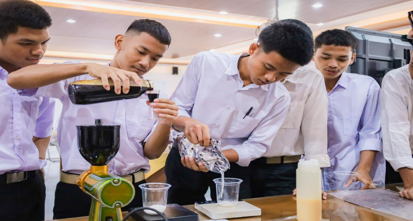 PELATIHAN KEWIRAUSAHAAN SENI MERACIK KOPI