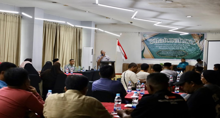 Silaturahmi Pimpinan Pesantren Darularafah Raya Dengan Perwakilan Alumni