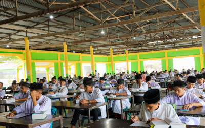 RATUSAN SANTRI DAN DYAH AKHIR IKUTI UJIAN PONDOK GELOMBANG KE DUA
