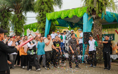 JALAN SEHAT DAN LUKCY DRAW AWALI RENTETAN TASYAKURAN MILAD 40 TAHUN PONDOK