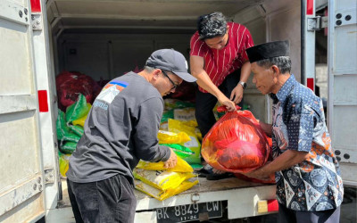 UPZ DA BERBAGI HADIR TEBARKAN MANFAAT, BAHU MEMBAHU RINGANKAN BEBAN KORBAN BANJIR DI SUNGGAL