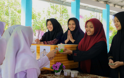 TAK HANYA BELAJAR TEORI, SANTRI DARUL ARAFAH LANGSUNG PRAKTEK DAGANG KOPI